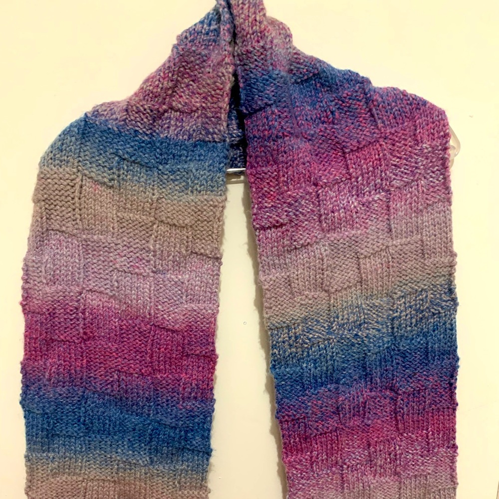 SCARF FOR WINTER - Picture 2 of 3